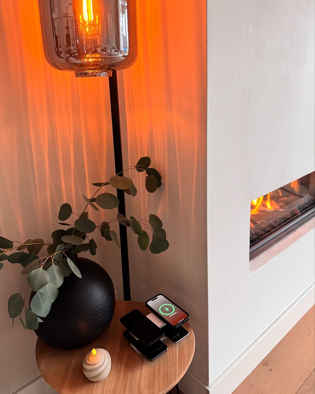 Zens Quattro Charger Pro 4 wirelessly and magnetically charging four smartphones in a lifestyle setting.