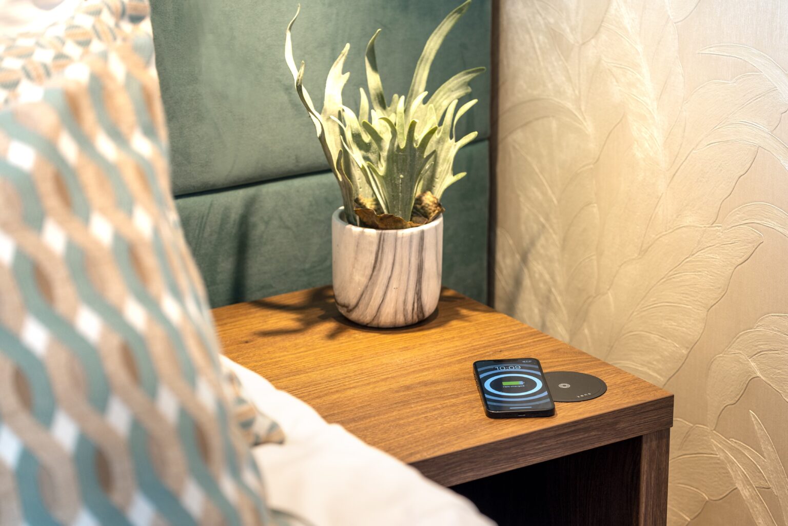 Zens wireless charging integrated in night stands at Van der Valk Hotel Lelystad